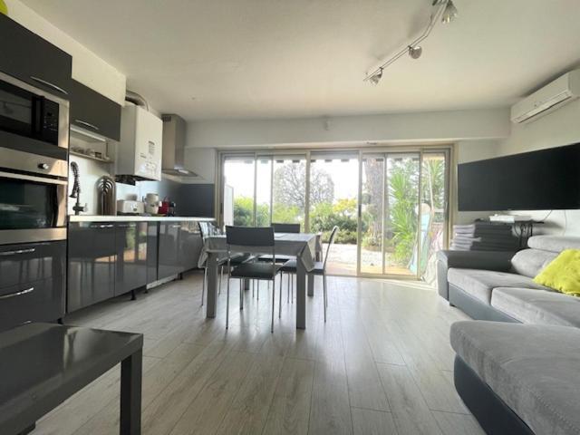 Appartement Face A La Mer Et Au Port Saint Laurent Du Var Avec Jardin Privatif Saint-Laurent-du-Var Exterior foto